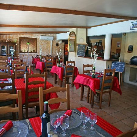 Logis Hotel Le Pressoir Сен-Шиньян Экстерьер фото