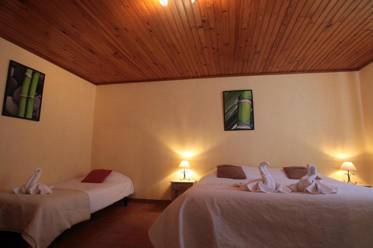 Logis Hotel Le Pressoir Сен-Шиньян Экстерьер фото