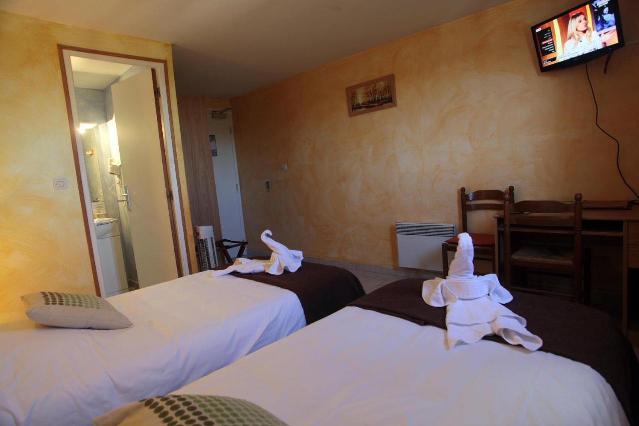 Logis Hotel Le Pressoir Сен-Шиньян Экстерьер фото