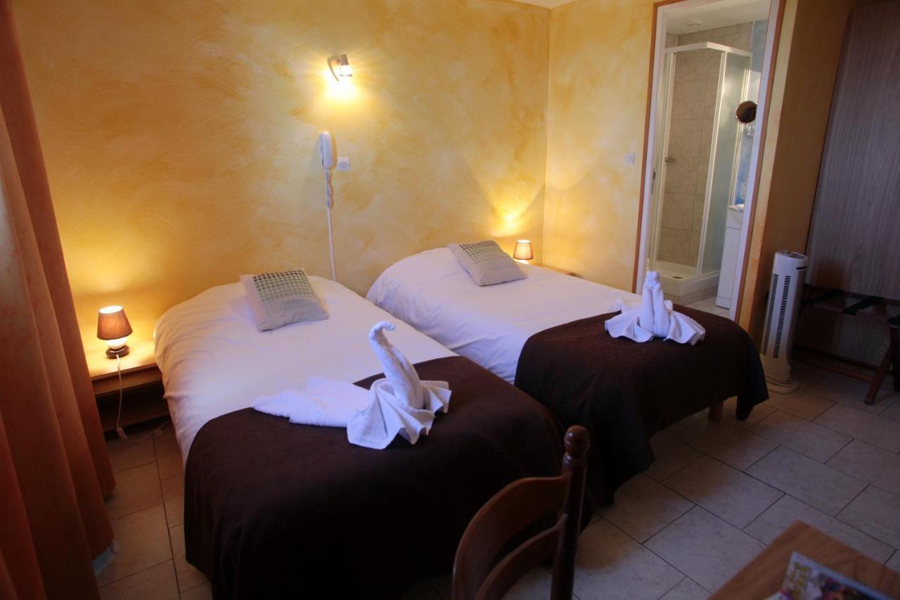 Logis Hotel Le Pressoir Сен-Шиньян Экстерьер фото