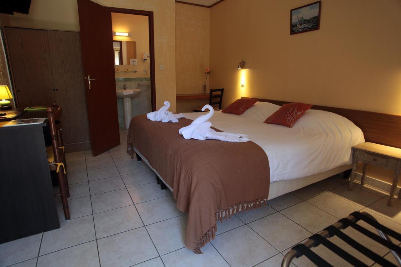 Logis Hotel Le Pressoir Сен-Шиньян Экстерьер фото